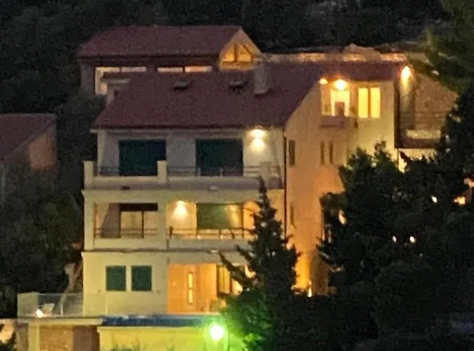 Relax , With Seaview And Two Pools Near