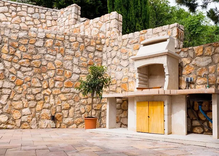 Relax , With Seaview And Two Pools Near Villa