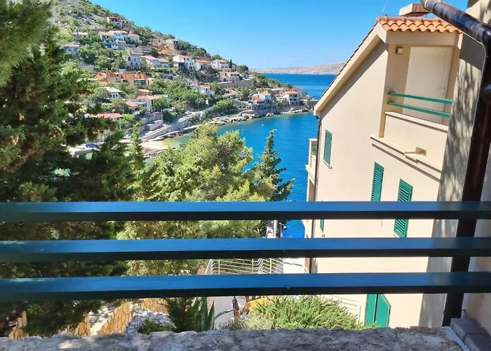 Relax , With Seaview And Two Pools Near Stari Grad