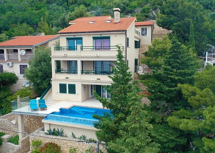Villa Relax , With Seaview And Two Pools Near Stari Grad