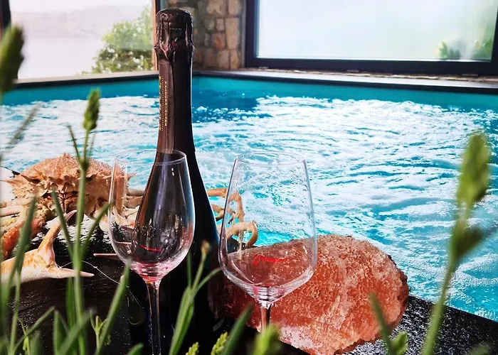 Relax , With Seaview And Two Pools Near * Stari Grad