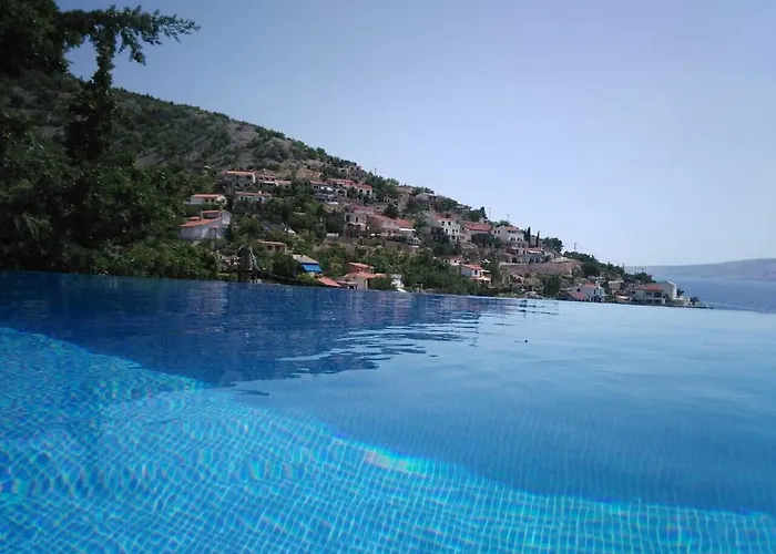 Relax , With Seaview And Two Pools Near Villa