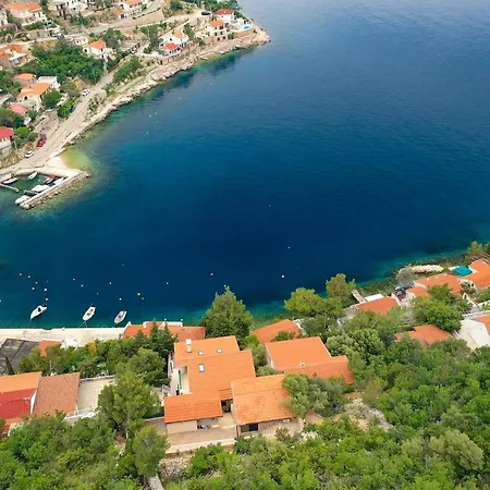 Relax , With Seaview And Two Pools Near Villa