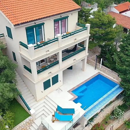 Relax , With Seaview And Two Pools Near Villa *