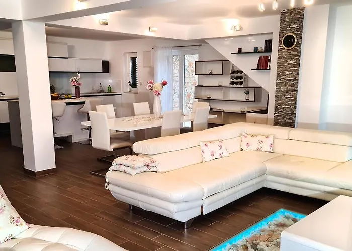 Вилла Relax , With Seaview And Two Pools Near Стариград